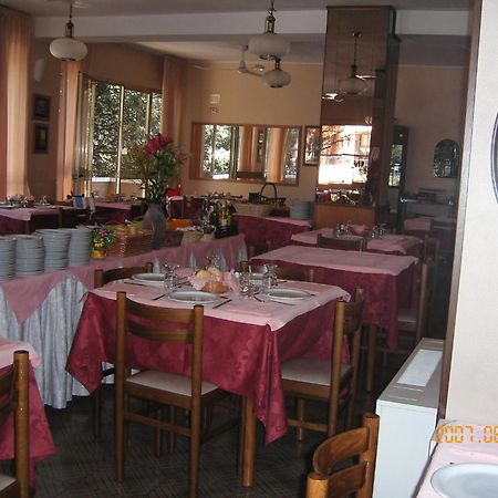 Hotel Marselli Rimini Extérieur photo