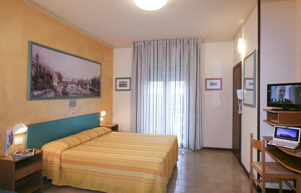 Hotel Marselli Rimini Extérieur photo