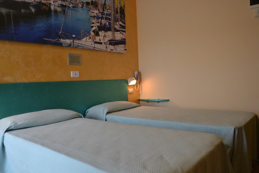 Hotel Marselli Rimini Extérieur photo