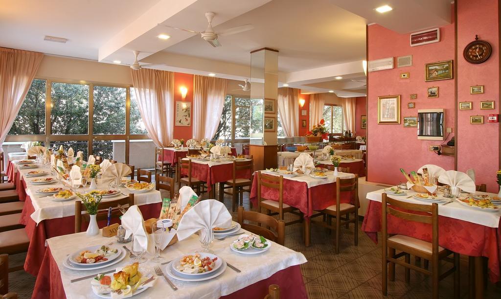 Hotel Marselli Rimini Extérieur photo