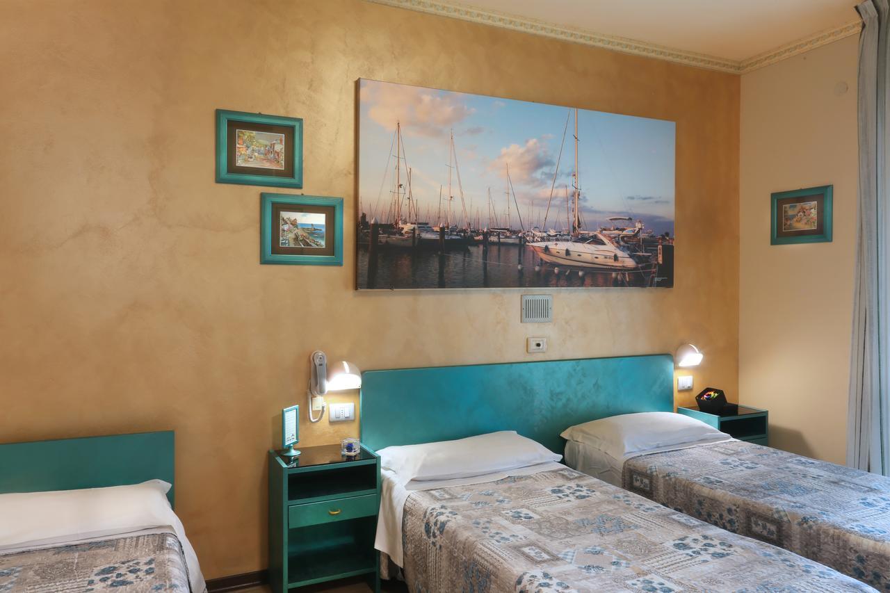 Hotel Marselli Rimini Extérieur photo